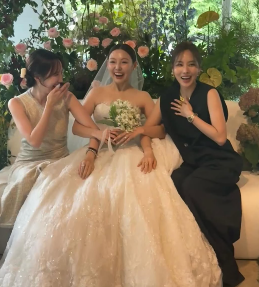미쓰에이 민의 결혼식에 참석한 지아, 페이. 페이 SNS