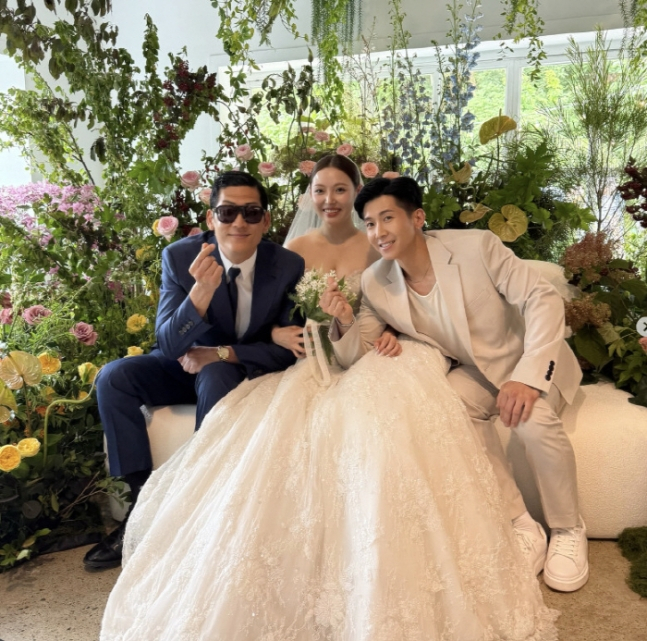 미쓰에이 민의 신부대기실에서 god 박준형과 브라이언. 브라이언 SNS캡처
