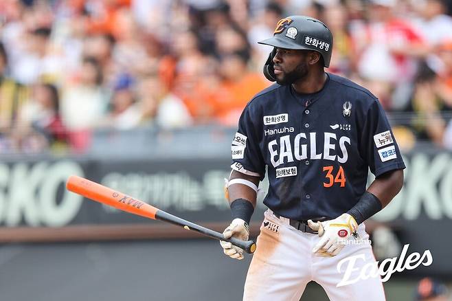 ▲ 공격에서 맹활약했으나 한 차례 수비가 아쉬웠던 플로리얼 ⓒ한화이글스