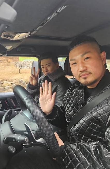 /사진=던밀스 SNS