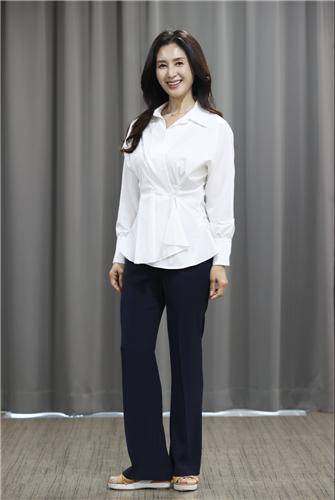 포즈 취하는 김선혜 성우 (서울=연합뉴스) 강민지 기자 = '명탐점 코난' 김선혜 성우가 지난 4일 서울 종로구 연합뉴스에서 진행된 인터뷰에 앞서 포즈를 취하고 있다. 2025.6.8 mjkang@yna.co.kr