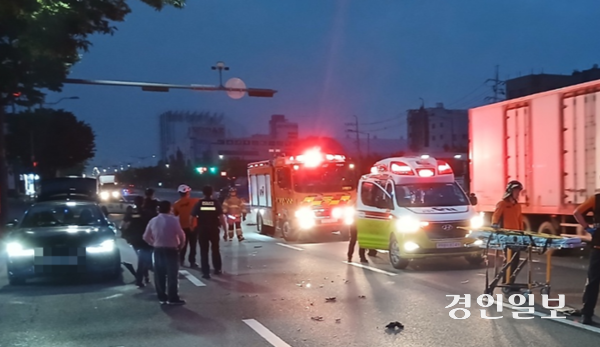 9일 오전 4시37분께 인천 서구 한 도로에서 50대 A씨가 몰던 차량이 횡단보도를 건너던 20대 여성을 치는 사고가 났다. 2025.6.9/인천소방본부 제공