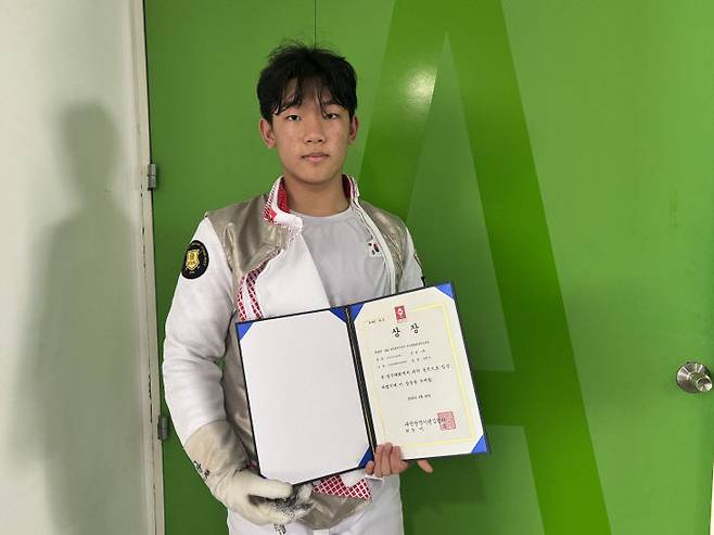 2025 대전시장기 전국생활체육 펜싱대회 남자 고등부 플러레 우승자 장원우 선수. (사진= 김지윤 기자)