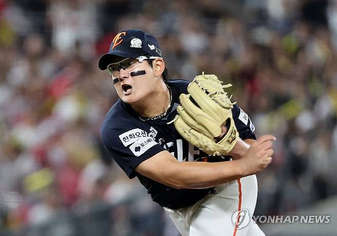 8일 광주 기아챔피언스필드에서 열린 프로야구 한화 이글스와 KIA 타이거즈의 경기. 한화 김서현이 9회에 투구하고 있다.(사진=연합뉴스)