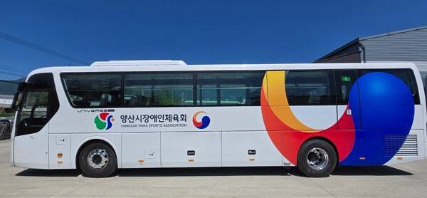 양산시장애인체육회가 도입한 장애인 특장버스 모습. /양산시