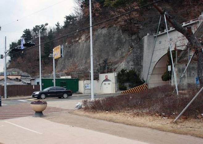 포항시 북구 신흥동 서산터널 입구.