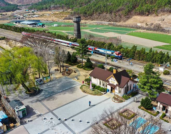 가장 아름다운 기차역으로 선정되기도 한 화본역