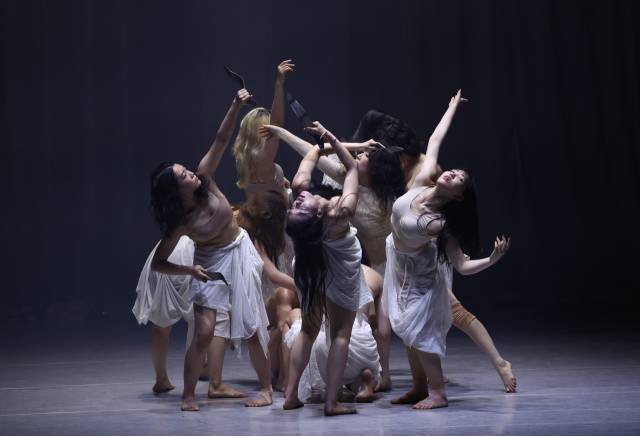 ‘하얀 밤’(Nuit Blanche) 공연 모습. 부산국제무용제 제공