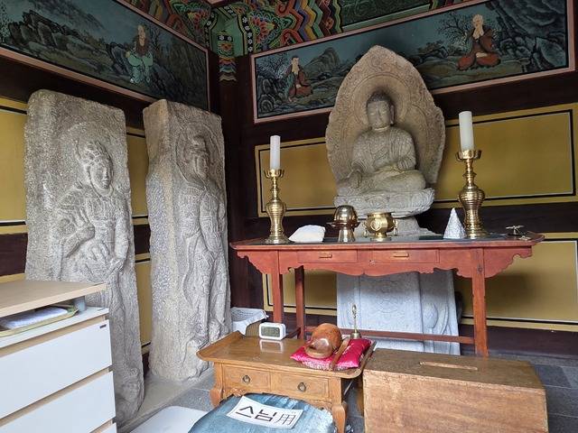 원광법사가 주석했던 신라시대 운문사의 전신 대작갑사의 흔적 석불좌상과 석조 사천왕상.