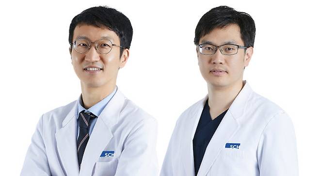 왼쪽 권성순, 오른쪽 윤석윤