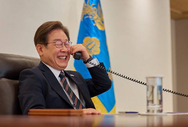 이재명 대통령이 9일 서울 용산 대통령실에서 이시바 시게루 일본 총리와 전화 통화를 하고 있다.(사진=연합뉴스)