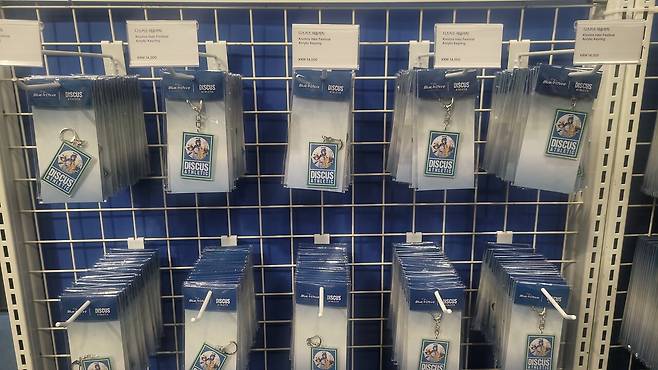 - 가방에 달고 다니기 좋은 키링