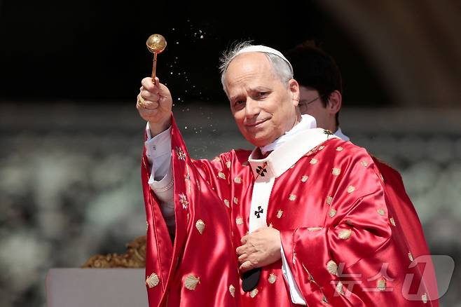 8일(현지시간) 레오 14세 교황이 바티칸 성베드로 광장에서 미사를 집전하고 있다. 2025.06.08 ⓒ 로이터=뉴스1 ⓒ News1 김지완 기자
