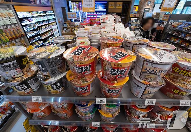서울의 한 편의점에서 라면이 진열돼 있다.(자료사진) 2024.7.24/뉴스1 ⓒ News1 이재명 기자
