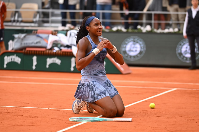 21세 나이로 프랑스 오픈 여자 단식 정상에 선 코코 고프. 3년 전 결승 완패의 충격에서 벗어난 그는 독실한 신앙심도 경기력에 긍정적인 영향을 주고 있다.