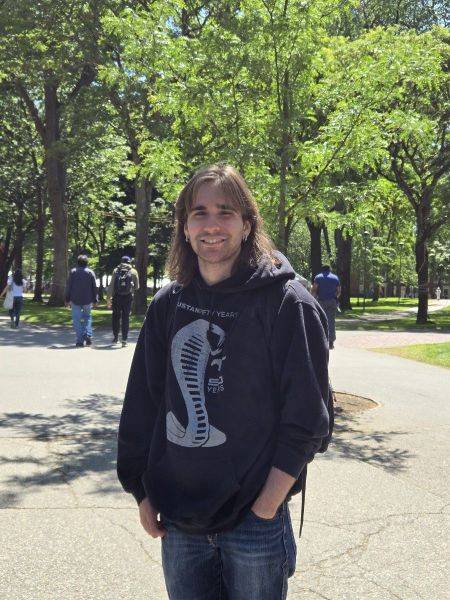 3일(현지시간) 미국 매사추세츠주 케임브리지의 하버드대 캠퍼스에서 신경과학을 전공하고 최근 졸업한 이선 카시오가 기자와 인터뷰하고 있다. 케임브리지=권해영 특파원