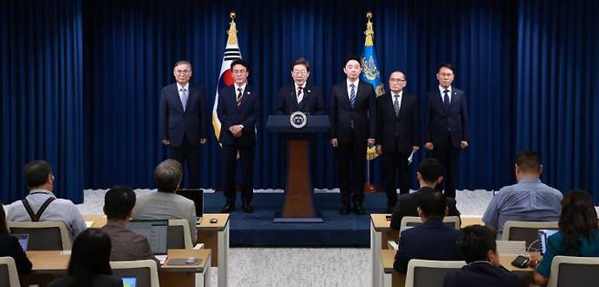 이재명 대통령이 지난 4일 서울 용산 대통령실 청사에서 새정부 첫 인사 발표를 하고 있다. 연합뉴스