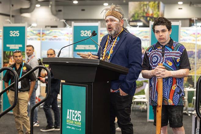 호주 퀸즐랜드 브리즈번에서 열린 ATE25에서 지난 4월 28일 원주민 대표가 발언하고 있다. /호주정부관광청