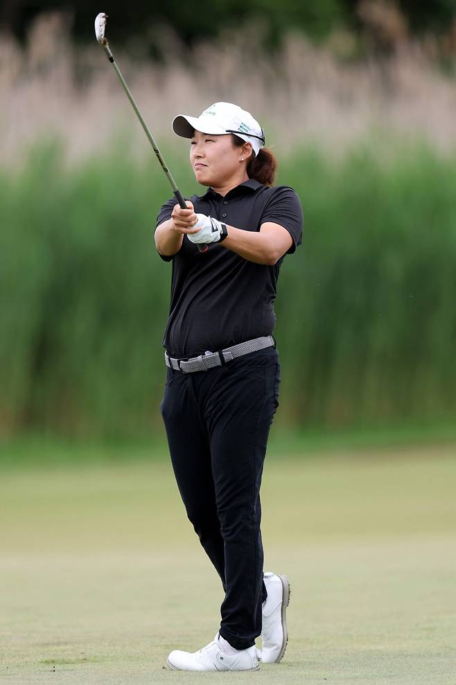 이일희가 8일 미국 뉴저지주 시뷰 베이코스에서 열린 LPGA 투어 숍라이트 클래식 2라운드 8번홀에서 샷을 하고 있다./AFP 연합뉴스