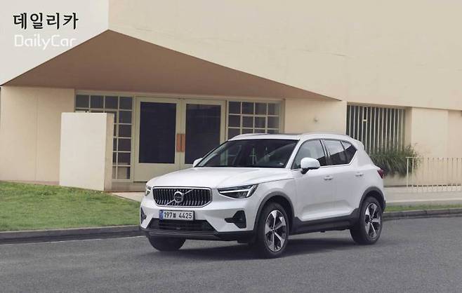 볼보차, XC40 MHEV