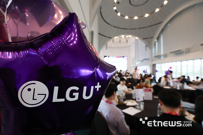2일 오후 서울 용산구 그랜드머큐어앰배서더 호텔 2층 컨퍼런스룸에서 열린 LG유플러스 신입사원 프로그램 '무너위크'.