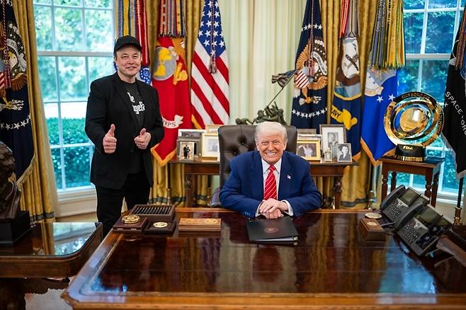 좋았던 시절의 도널드 트럼프 대통령(오른쪽)과 일런 머스크 테슬라 CEO. 사진=White House