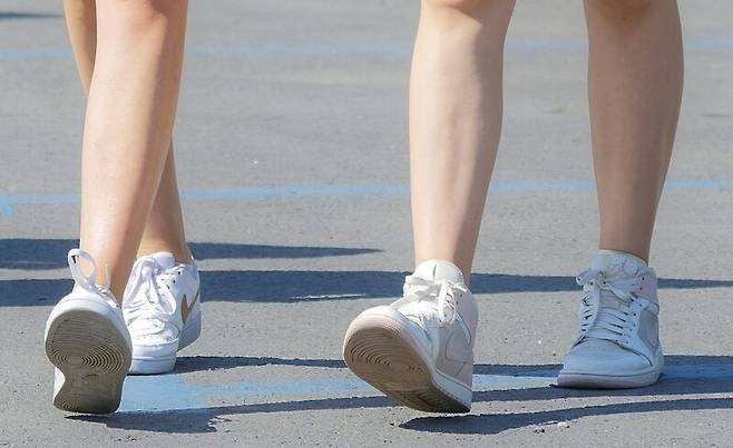 걷기 운동 효과를 보는 최적의 걸음 수는 하루 8000보 안팎으로 수렴된다. 픽사베이