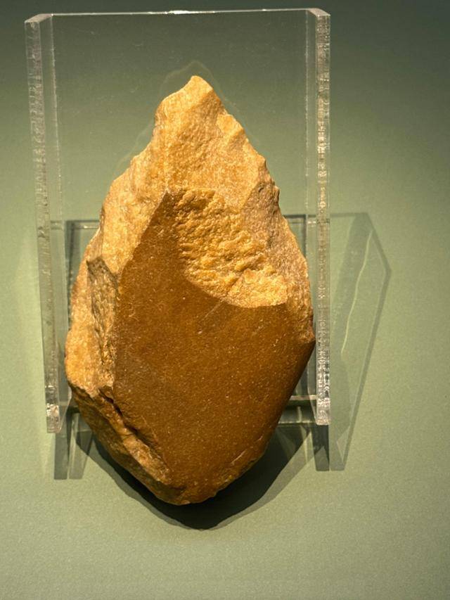 강화도에서 수습된 전곡리안형 주먹도끼