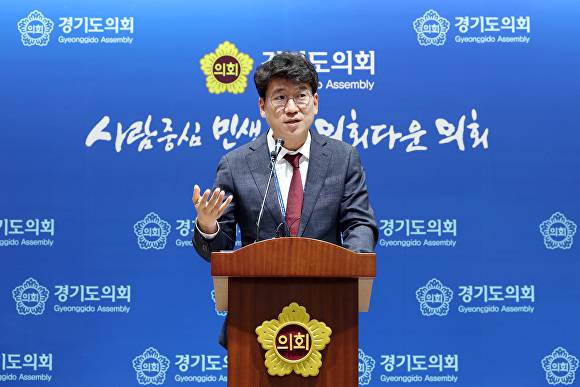 오늘 경기도의회에서 김민호 의원이 기자회견을 하고 있다. [사진=김민호 의원실]