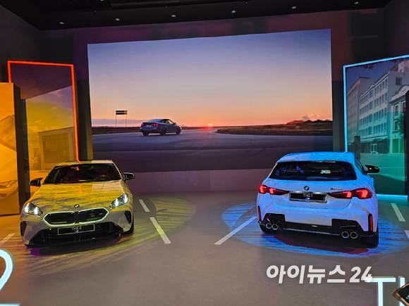 (왼쪽부터)BMW '뉴 2 시리즈', '뉴 1 시리즈'. [사진=김종성 기자]