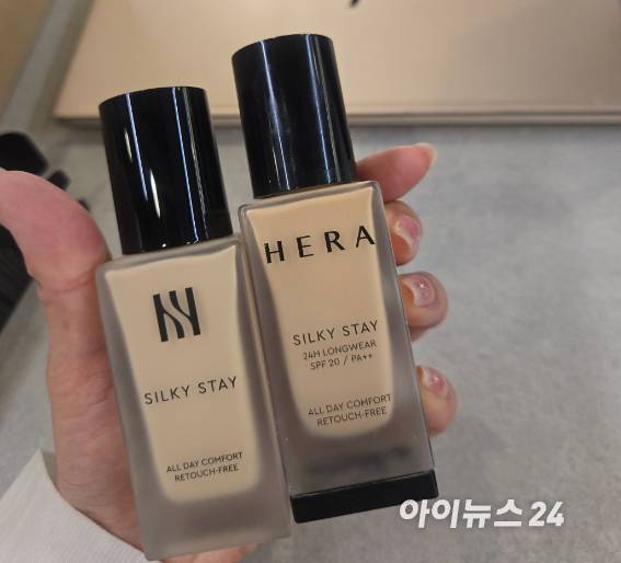 왼쪽이 커스텀매치를 통해 제작한 '22N1' 컬러. 오른쪽이 공식 홈페지이에서 구매해 사용하던 '21N1' 컬러. 같은 뉴트럴(N) 컬러임에도 쉐이드 차이가 확연하다. [사진=박은경 기자]