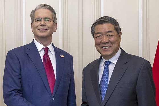 베센트(左), 허리펑(右)