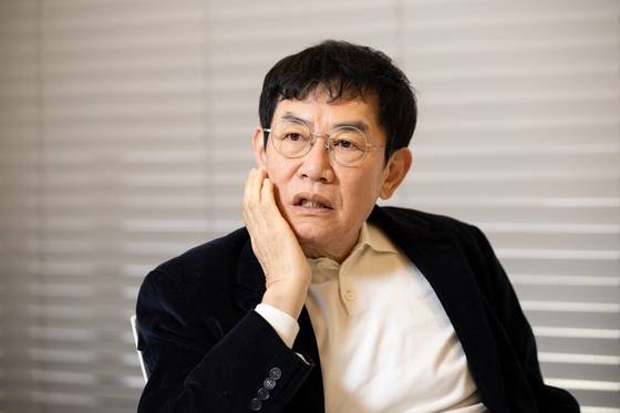 이경규가 지난 2월 3일 서울 한남동 사무실에서 중앙일보와 인터뷰하고 있다. 김현동 기자