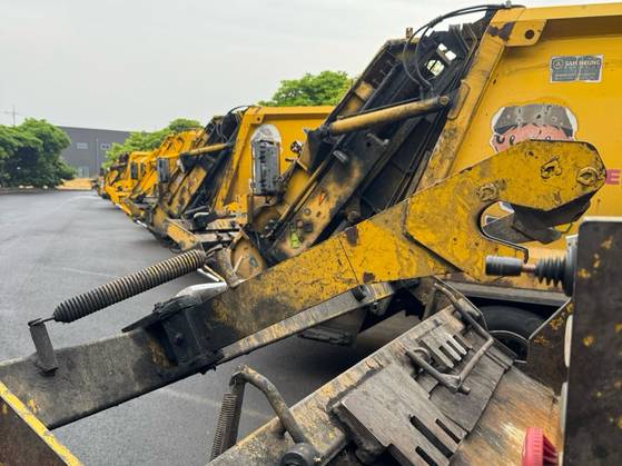 8일 제주시내에 주차 중인 쓰레기 수거 차량들. 최충일 기자