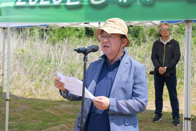 ▲ ‘2025년 생태계교란식물 제거의 날’ 행사가 9일 양구읍 학조리 일원에서 열렸다. 이날 행사에는 배영주 양구부군수, 정창수 군의장 및 군의원, 조현수 원주지방환경청장을 비롯해 양구지역 기관·사회단체장과 회원, 21사단 군장병 등 300여 명이 참석해 생태계교란 식물을 제거하고 고유 생물종 보호에 힘썼다.