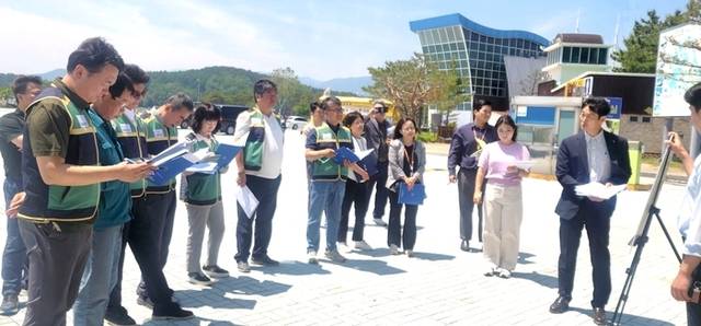 ▲ 고성군의회는 제362회 정례회를 맞아 9일 DMZ 생태관찰 전망대 조성사업 등 8건에 대한 주요사업장 현지시찰을 실시했다.