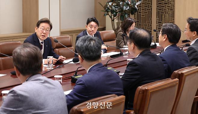 이재명 대통령이 지난 4일 서울 용산구 대통령실에서 열린 1호 행정명령 비상경제점검TF 회의에 참석해 모두발언을 하고 있다. 김창길 기자