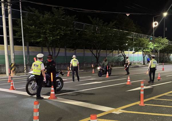 부산 기장경찰는 지난 5일 난폭 운전 등 교통 단속에 나서 59명을 적발했다. 부산 기장경찰서 제공