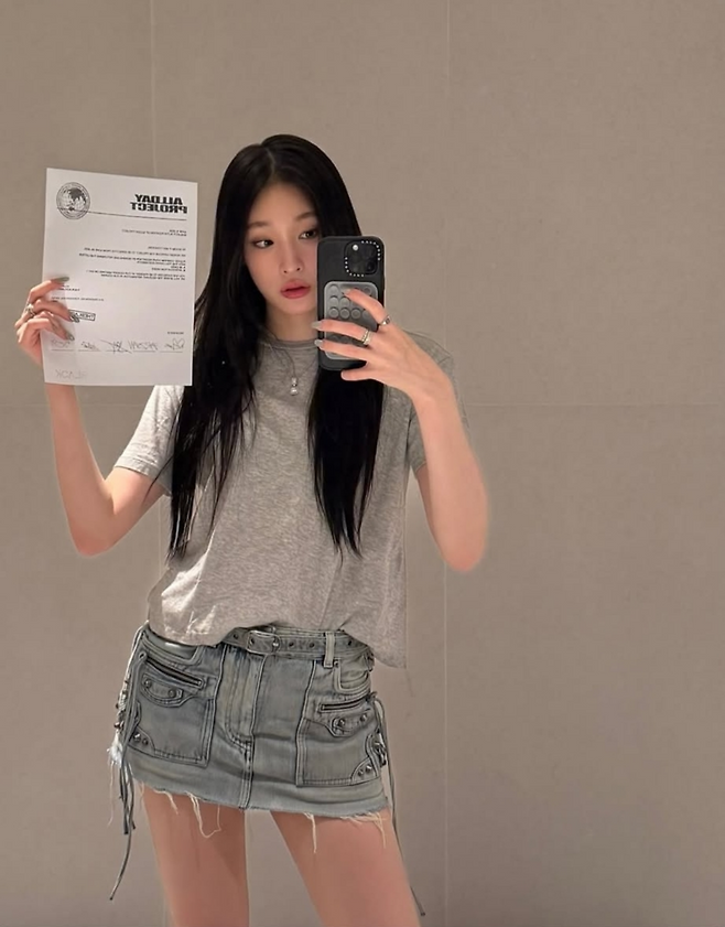 Moon Seo-yoon (All Day Project official Instagram)