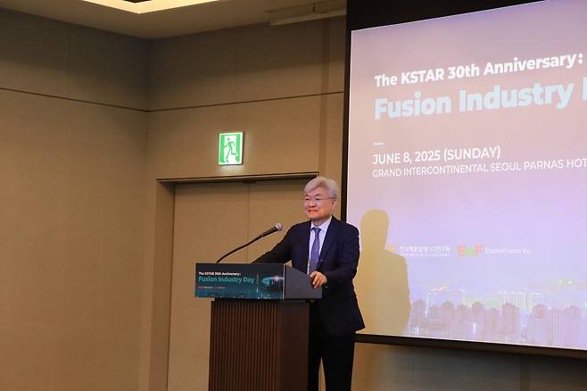 Lee Gyung-soo, chairman of the board of directors of EnableFusion, announces a plan to commercialize nuclear fusion energy during Fusion Industry Day at Grand InterContinental Seoul Parnas in Gangnam District, southern Seoul, on June 8. [ENABLEFUSION]