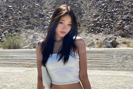 신세계 정유경 회장의 장녀 문서윤(활동명 애니) 씨가 빅뱅 태양과 블랙핑크 로제 등이 소속된 더블랙레이블의 신인 5인조 혼성그룹으로 데뷔한다. [사진출처 = SNS]