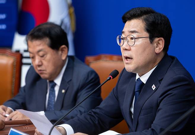 박찬대 더불어민주당 대표 직무대행 겸 원내대표가 9일 오전 서울 여의도 국회에서 열린 최고위원회의에서 발언을 하고 있다. [뉴스1]