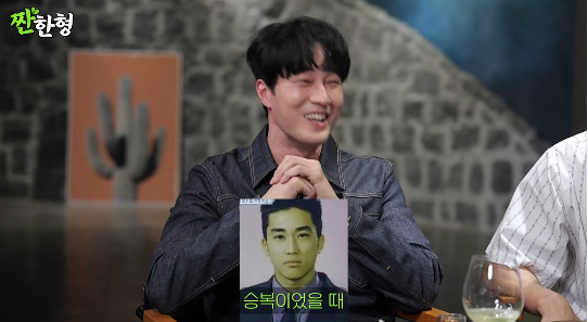 소지섭과 신동엽이 절친 송승헌의 과거 패션을 두고 웃음 폭격 디스전을 펼쳤다.사진=유튜브 채널 ‘짠한형 신동엽’
