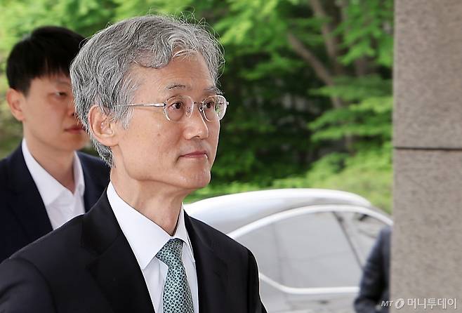 (서울=뉴스1) 김진환 기자 = 조희대 대법원장이 9일 오전 서울 서초구 대법원으로 출근하고 있다. 2025.6.9/뉴스1  Copyright (C) 뉴스1. All rights reserved. 무단 전재 및 재배포,  AI학습 이용 금지. /사진=(서울=뉴스1) 김진환 기자