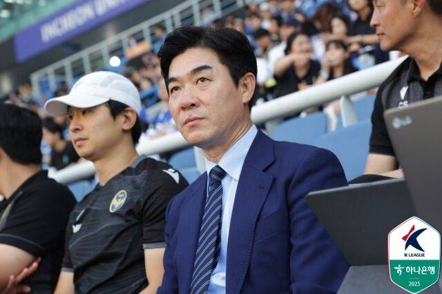 윤정환 감독./한국프로축구연맹