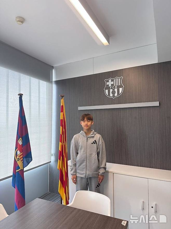 [서울=뉴시스] 스페인 에스파뇰을 떠나 FC바르셀로나로 이적하는 이민국. (사진=선수 측 제공)   *재판매 및 DB 금지