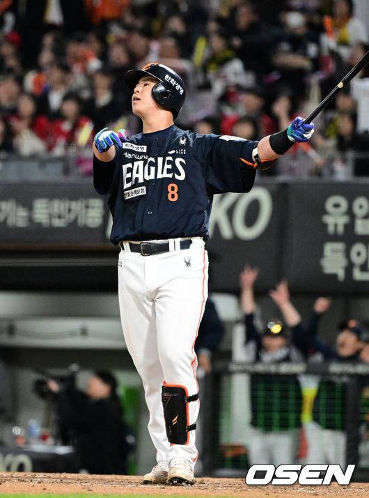 [OSEN=광주, 지형준 기자] 연장 11회초 무사에서 한화 노시환이 좌월 솔로포를 날리고 있다. 2025.05.02 /jpnews@osen.co.kr