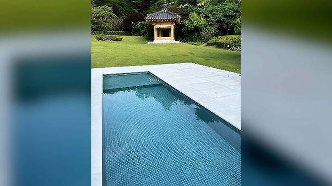 박홍근 더불어민주당 의원이 페이스북에 올린 서울 한남동 관저 내 모습