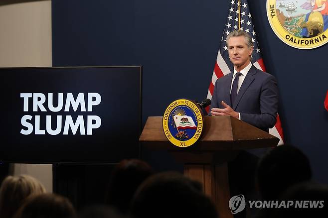 트럼프 대통령의 최대 정적으로 부각되고 있는 개빈 뉴섬 캘리포니아 주지사 [EPA 연합뉴스 자료사진. 재판매 및 DB 금지]