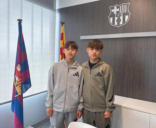 바르셀로나 유스팀에서 뛰는 이대한, 이민국 쌍둥이 형제 [이정욱씨 제공. 재판매 및 DB금지]